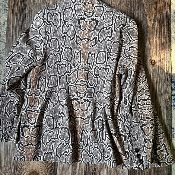 CABI Python Snakeskin Brown Ponte Knit Double Breasted Blazer Jacket 12 - Picture 5 of 12